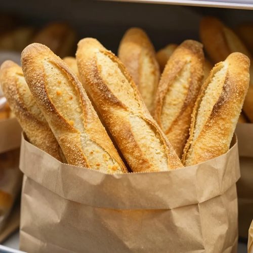 Bánh mì que pate Hải Phòng trên kệ siêu thị