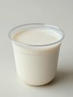 Cốc chè dừa trên nền sáng